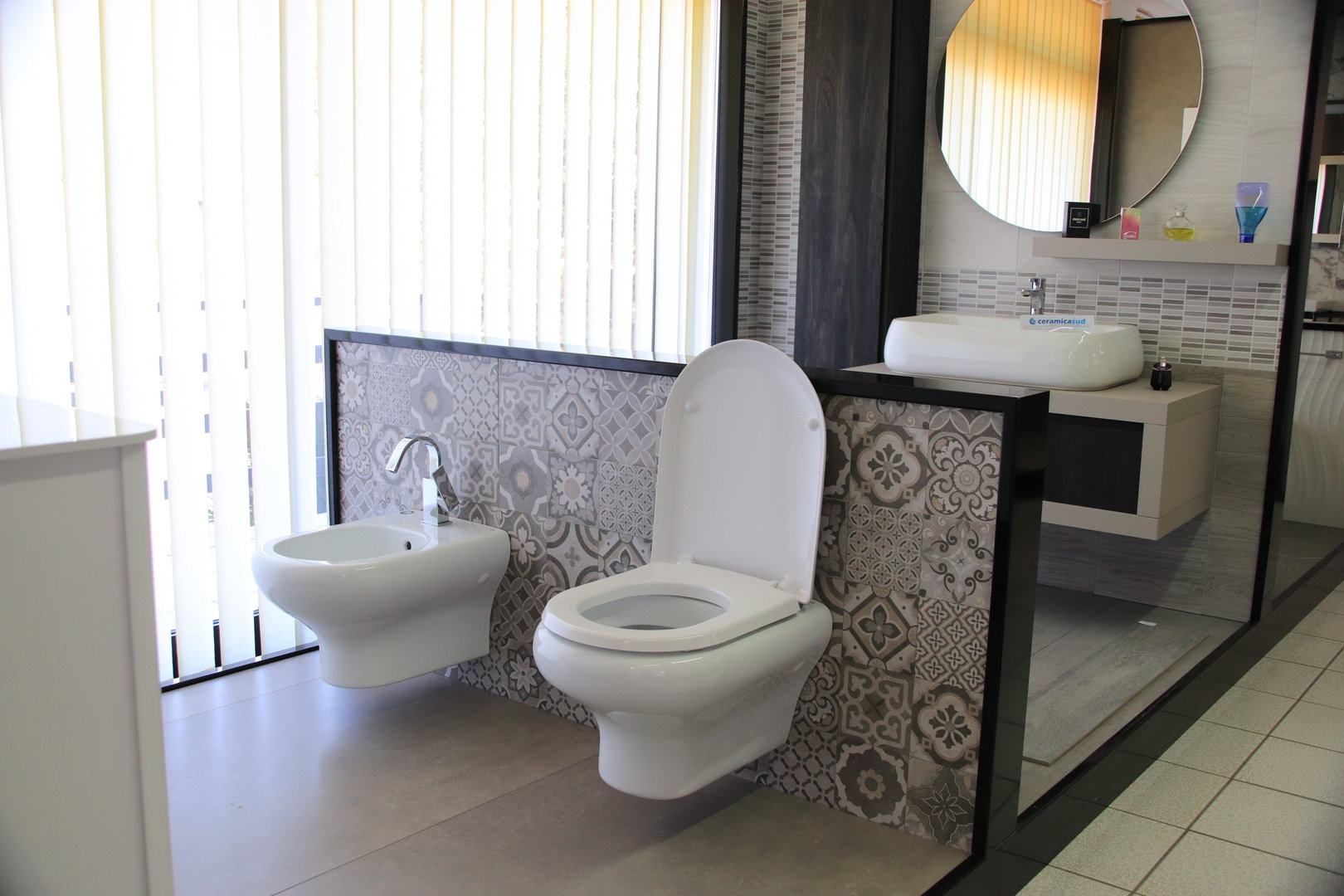 Paire de bidets et de toilettes Vallelunga avec couvercle à fermeture  progressive design moderne et peu encombrant
